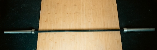 Imagen de BARRA OLÍMPICA NEGRA 220CM CON EXTREMOS PLATEADOS